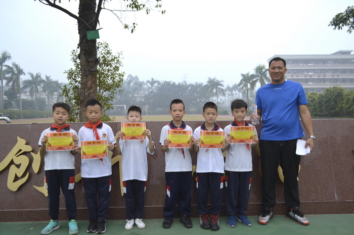 2018年中國(guó)體育彩票杯蓬江區(qū)小籃球比賽U8組冠軍_調(diào)整大小.jpg